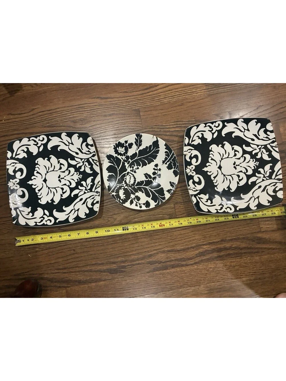 Roscher Damask Collection Stoneware Plates Set of 3, Black/White, MW/DS Safe